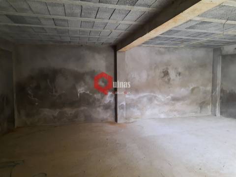 Casa antiga para remodelar no Soito