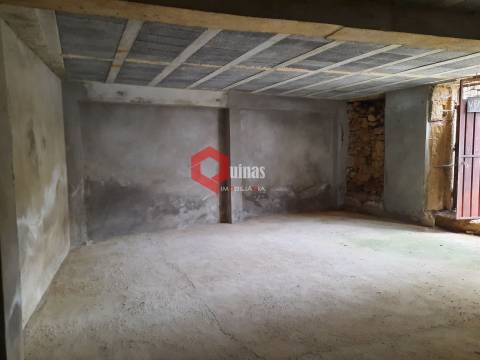 Casa antiga para remodelar no Soito