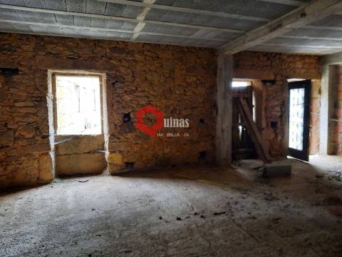 Casa antiga para remodelar no Soito