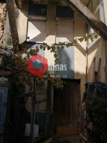 Moradia para restaurar na Cerdeira do Côa, Sabugal, Guarda