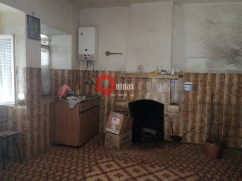 Moradia para restaurar na Cerdeira do Côa, Sabugal, Guarda