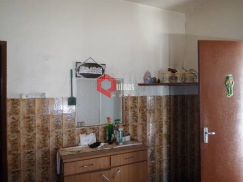 Moradia para restaurar na Cerdeira do Côa, Sabugal, Guarda