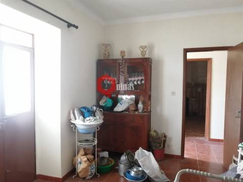 Moradia para restaurar na Cerdeira do Côa, Sabugal, Guarda