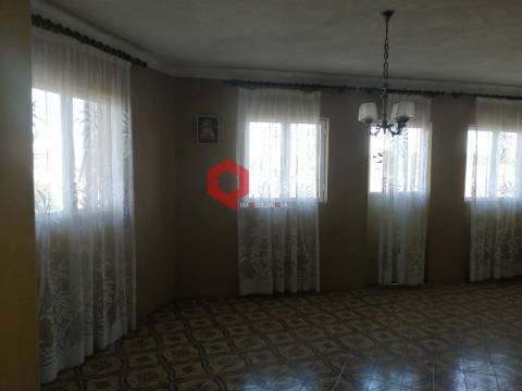 Moradia para restaurar na Cerdeira do Côa, Sabugal, Guarda