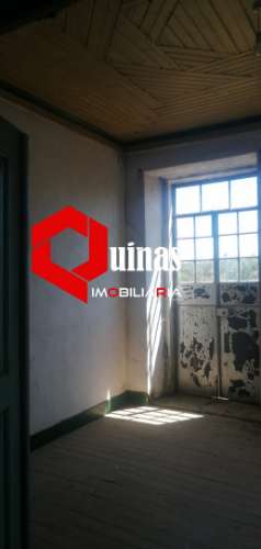 Moradia com terreno para restaurar