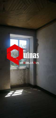 Moradia com terreno para restaurar