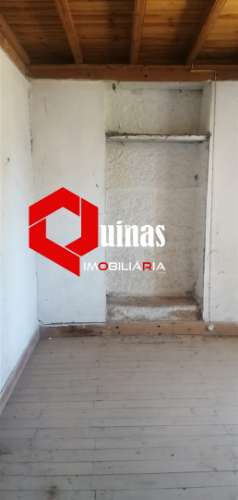 Moradia com terreno para restaurar