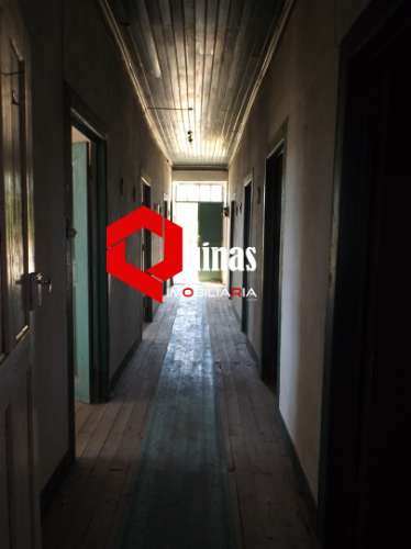 Moradia com terreno para restaurar