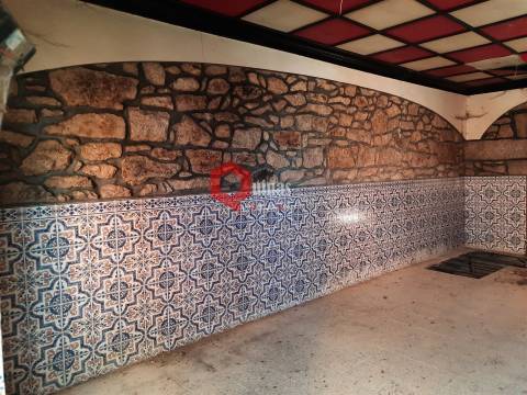 Casa com quintal para remodelar