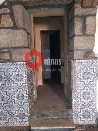 Casa com quintal para remodelar