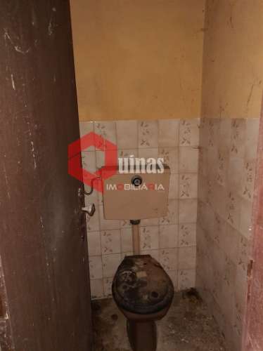 Casa com quintal para remodelar