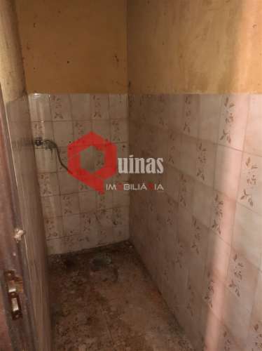 Casa com quintal para remodelar