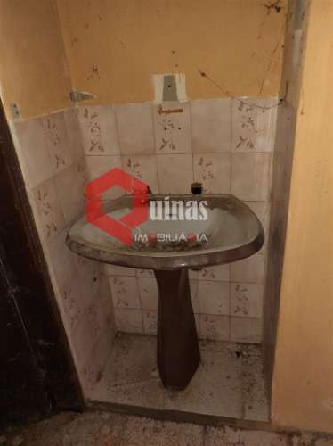 Casa com quintal para remodelar