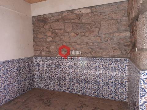 Casa com quintal para remodelar