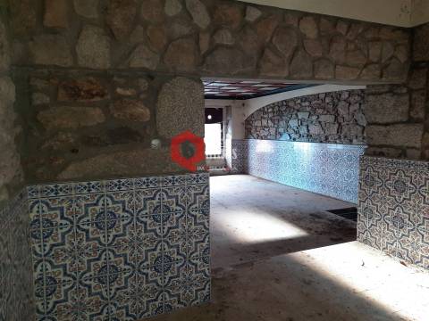 Casa com quintal para remodelar