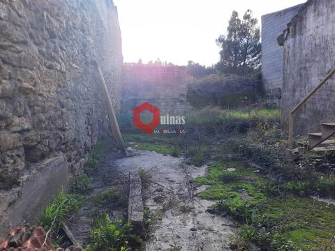 Casa com quintal para remodelar