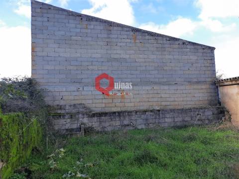 Casa com quintal para remodelar