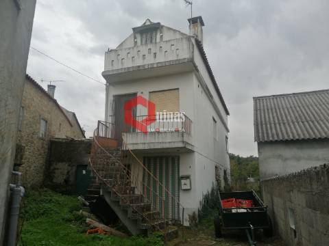 Moradia T2 para venda no Baraçal