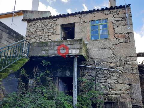 Casa Rústica com terreno para venda na Aldeia Velha