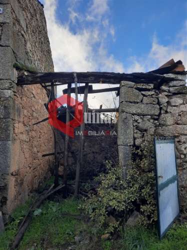 Casa Rústica com terreno para venda na Aldeia Velha