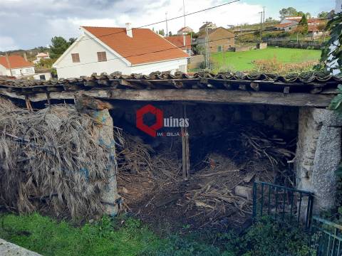 Casa Rústica com terreno para venda na Aldeia Velha
