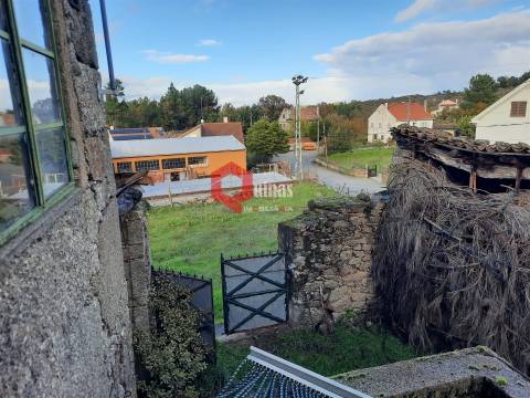 Casa Rústica com terreno para venda na Aldeia Velha