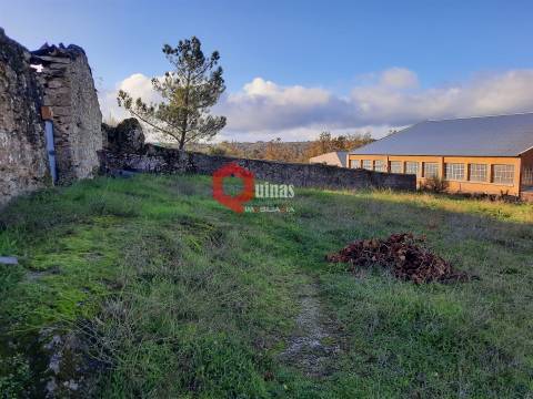 Casa Rústica com terreno para venda na Aldeia Velha