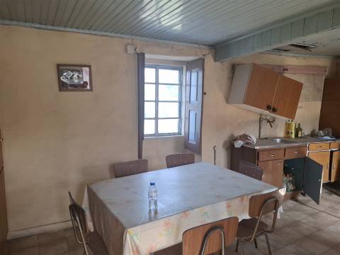 Imóvel devoluto para reconstrução na Abitureira, Sabugal, Guarda