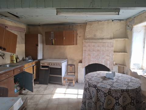 Imóvel devoluto para reconstrução na Abitureira, Sabugal, Guarda