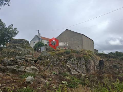 Moradia T2 para remodelar em Abitureira