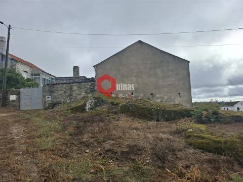 Moradia T2 para remodelar em Abitureira