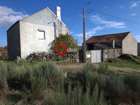 Moradia T2 para remodelar em Abitureira