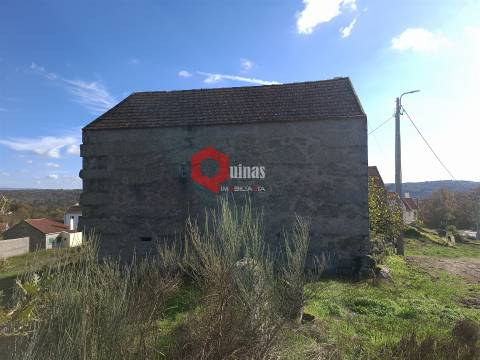 Moradia T2 para remodelar em Abitureira