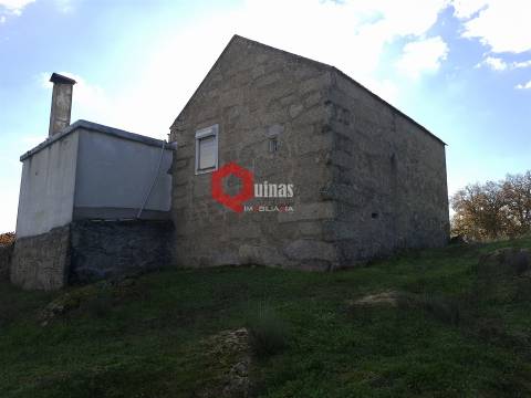 Moradia T2 para remodelar em Abitureira