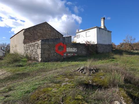 Moradia T2 para remodelar em Abitureira