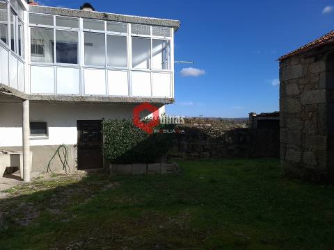 Moradia T2 para remodelar em Abitureira