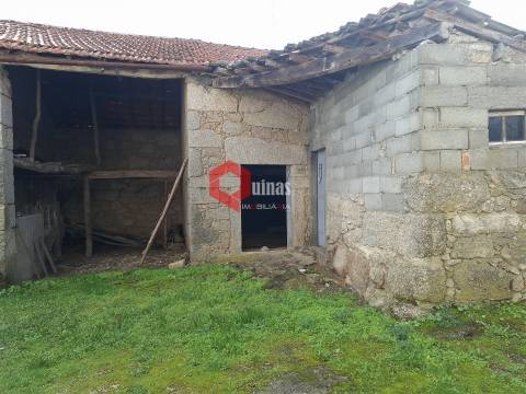 Moradia T2 para remodelar em Abitureira