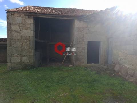 Moradia T2 para remodelar em Abitureira