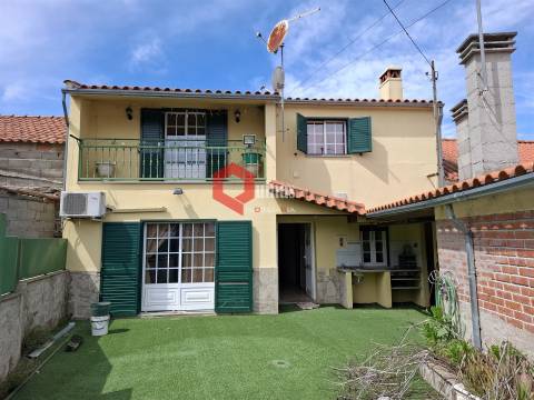 Moradia T3 em banda na Benquerença, Penamacor