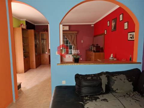 Moradia T3 em banda na Benquerença, Penamacor