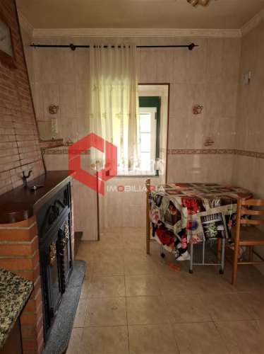 Moradia T3 em banda na Benquerença, Penamacor