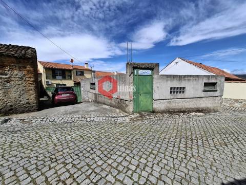 Moradia T3 em banda na Benquerença, Penamacor