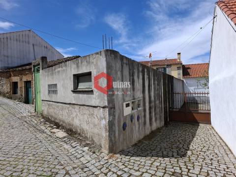 Moradia T3 em banda na Benquerença, Penamacor