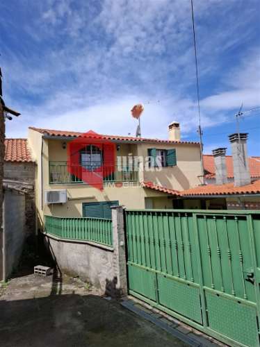 Moradia T3 em banda na Benquerença, Penamacor