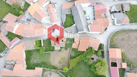 Moradia murada para reconstruir em Malpartida, Almeida