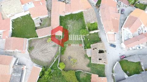 Moradia murada para reconstruir em Malpartida, Almeida