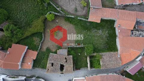 Moradia murada para reconstruir em Malpartida, Almeida