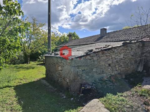 Quinta de 10580m2 para remodelar em Sortelha, Sabugal