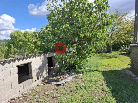 Quinta de 10580m2 para remodelar em Sortelha, Sabugal