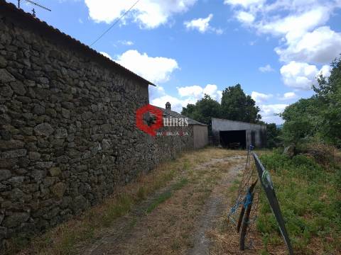 Quinta de 10580m2 para remodelar em Sortelha, Sabugal